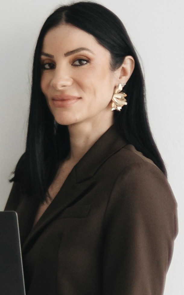 Dra. Caroline Obrali